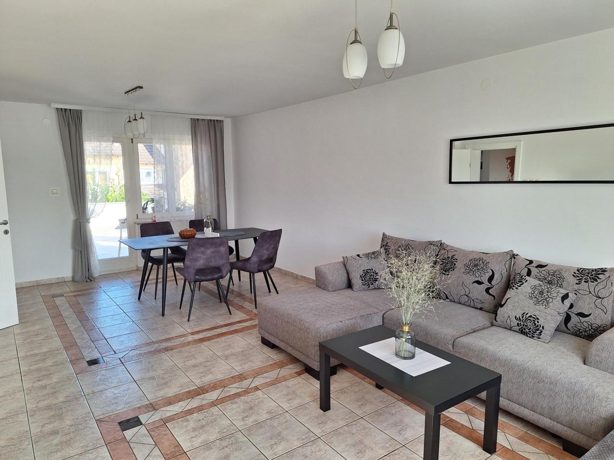 Apartments Place4You เบียโลวาร์ ภายนอก รูปภาพ