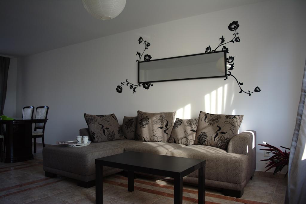 Apartments Place4You เบียโลวาร์ ภายนอก รูปภาพ