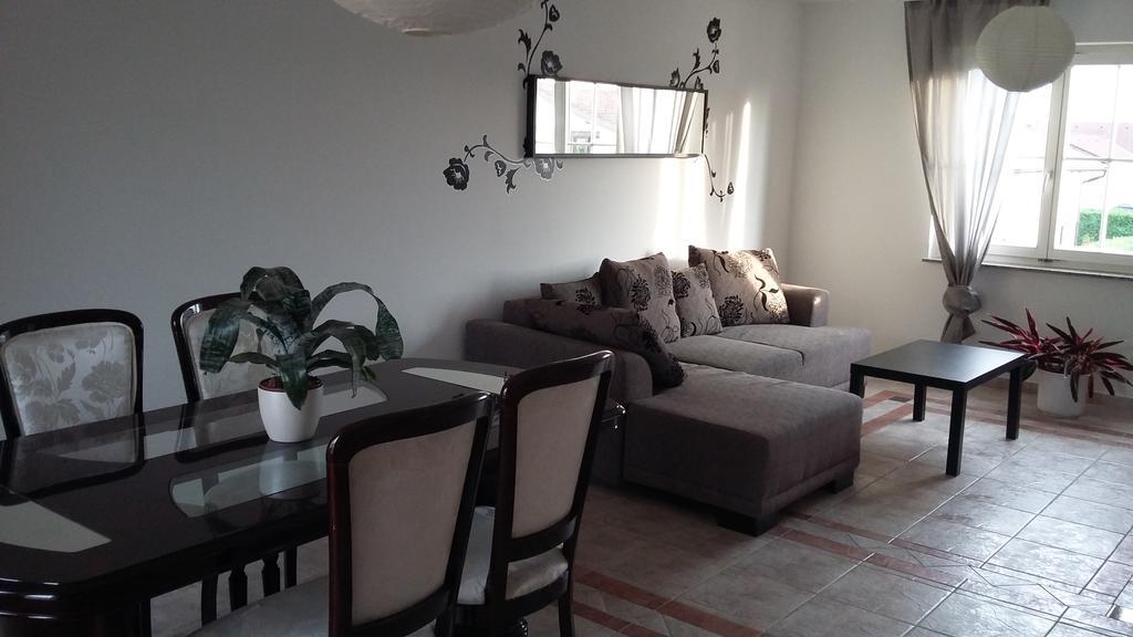 Apartments Place4You เบียโลวาร์ ภายนอก รูปภาพ